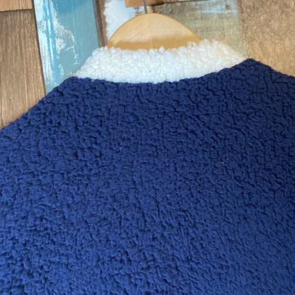 NWOT UGG medium fuzzy soft red white and blue jacket - Picture 16 of 16